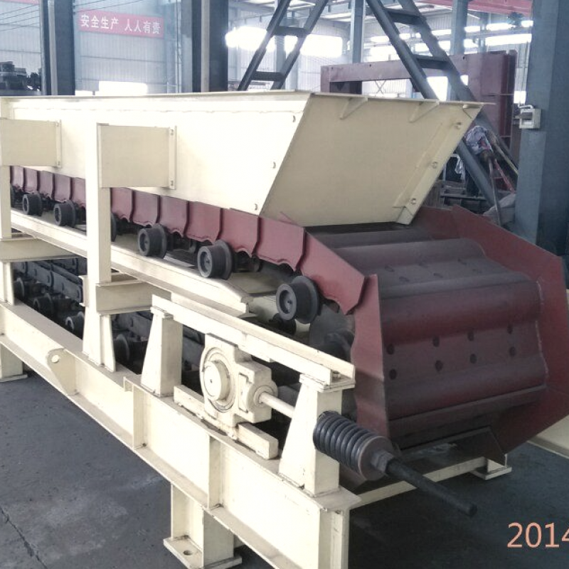 晶桥水泥厂板式给料机垫块